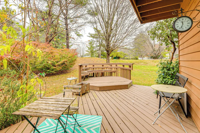 2 Mi to Lake Elkhorn Park: Family Gem w/ Deck! - Image 1