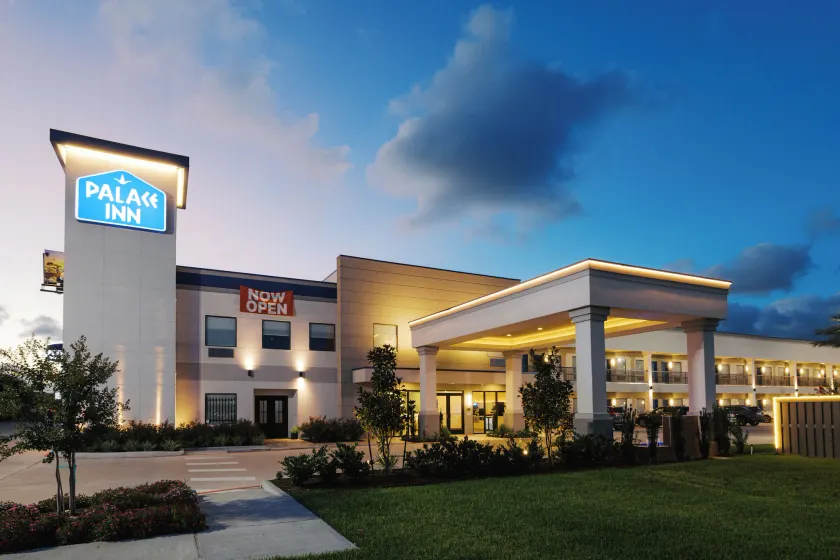 Palace Inn Blue 290 W 43rd & Bingle Rd - Image 1