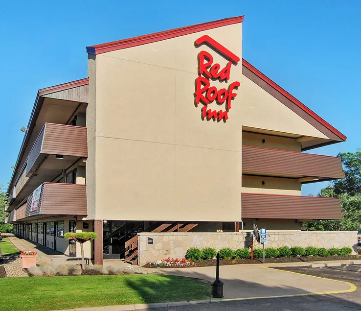 Red Roof Inn Akron - Image 1