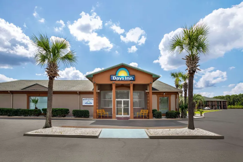 Days Inn by Wyndham Hardeeville/ I-95 State Line - Image 1
