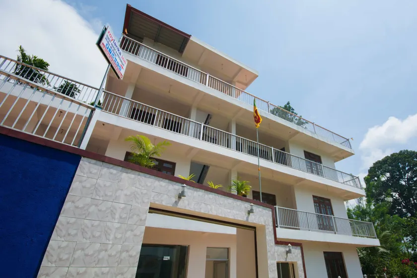 roylanka inn - Image 1
