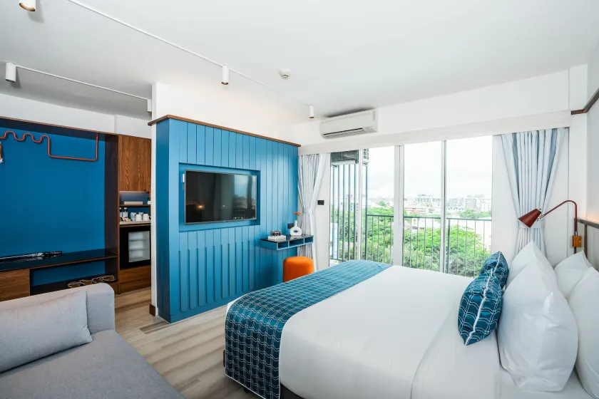 Hotel Amber Sukhumvit 85 - Image 1