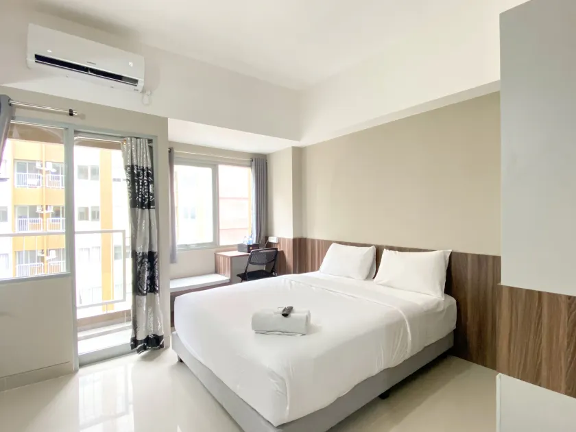 Modern Look Studio Room at LRT City Jatibening Apartment - Image 1