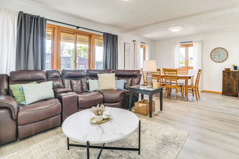 2 Living Areas! Cedar Home 11 Mi to Mt Holiday Ski - Image 1