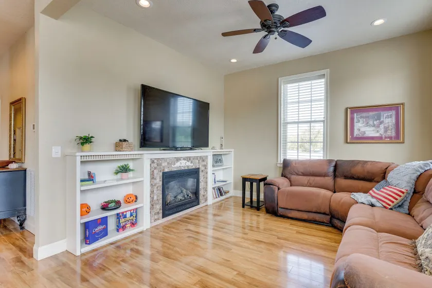 Explore Historic Dtwn! Walkable Loft in Murphy - Image 1