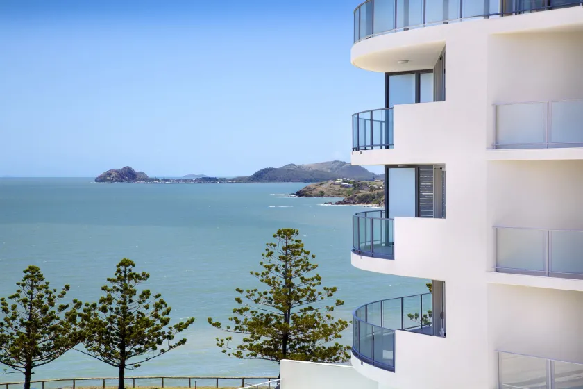 Oshen Holiday Apartments Yeppoon - Image 1