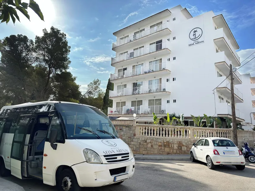 Hotel Selva Arenal - Image 1