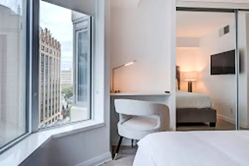 Avalon Signature Suites DT - Room