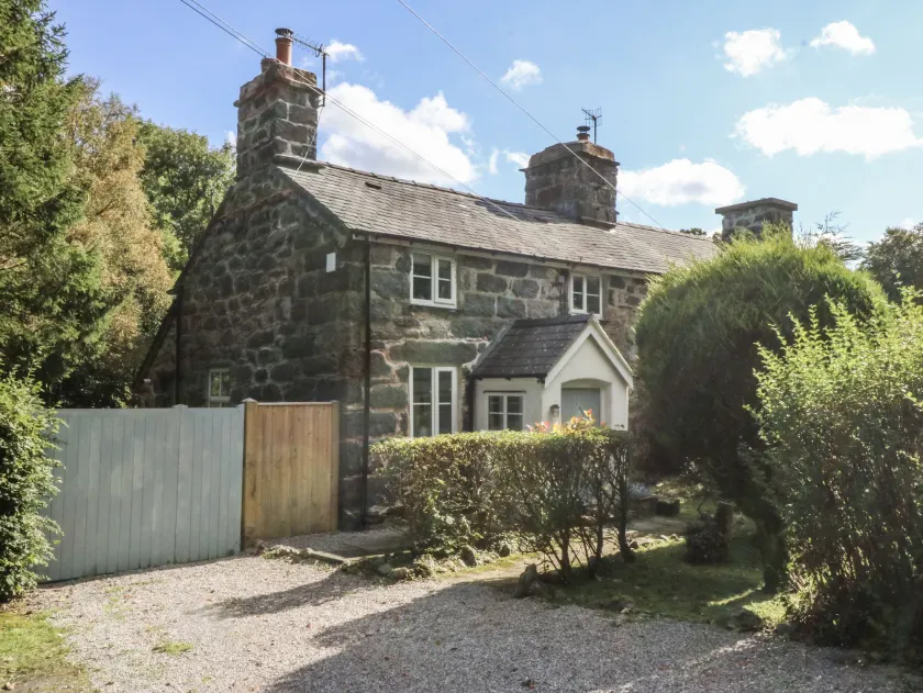 Islwyn - Image 1