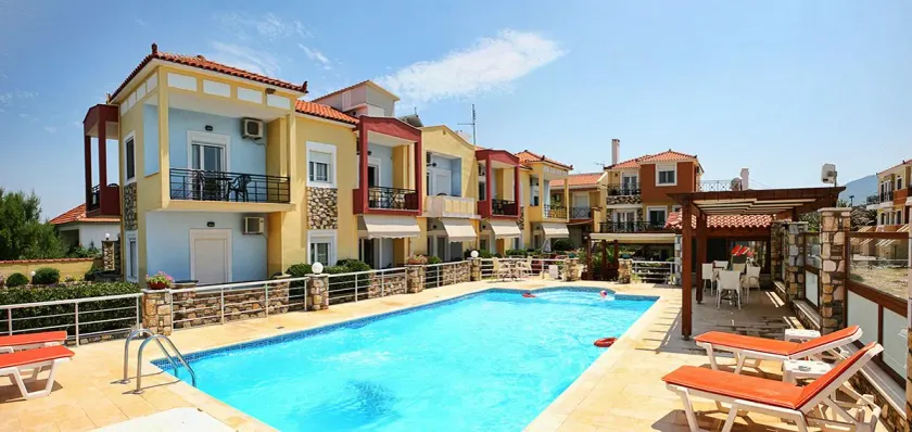 Gera Bay Studios And Apartments - Image 1
