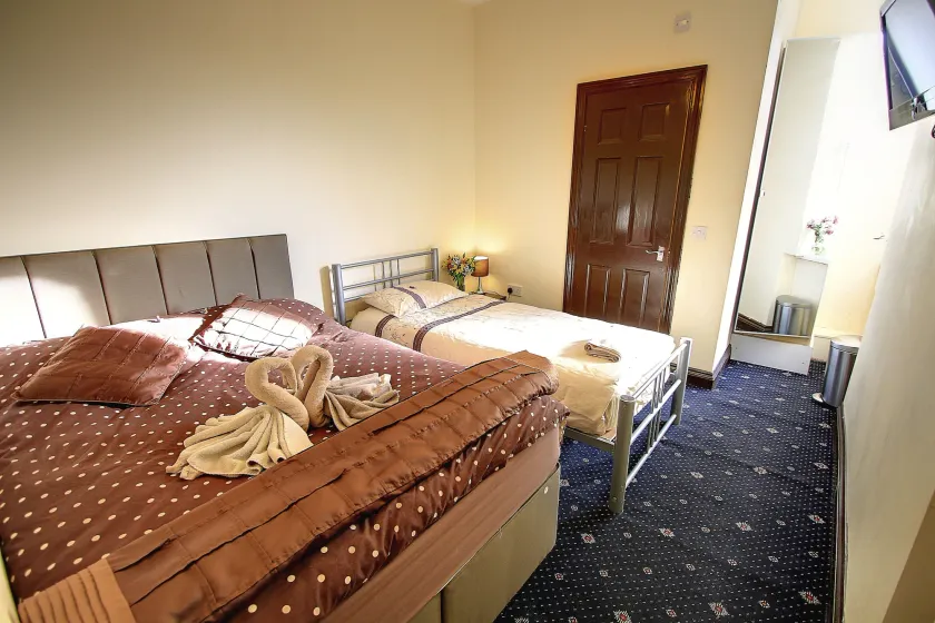 Beaconsfield Hotel - Image 1