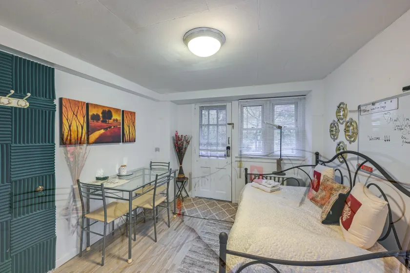 Pet-friendly Great Neck Home ~ 1 Mi to Kings Point - Image 1