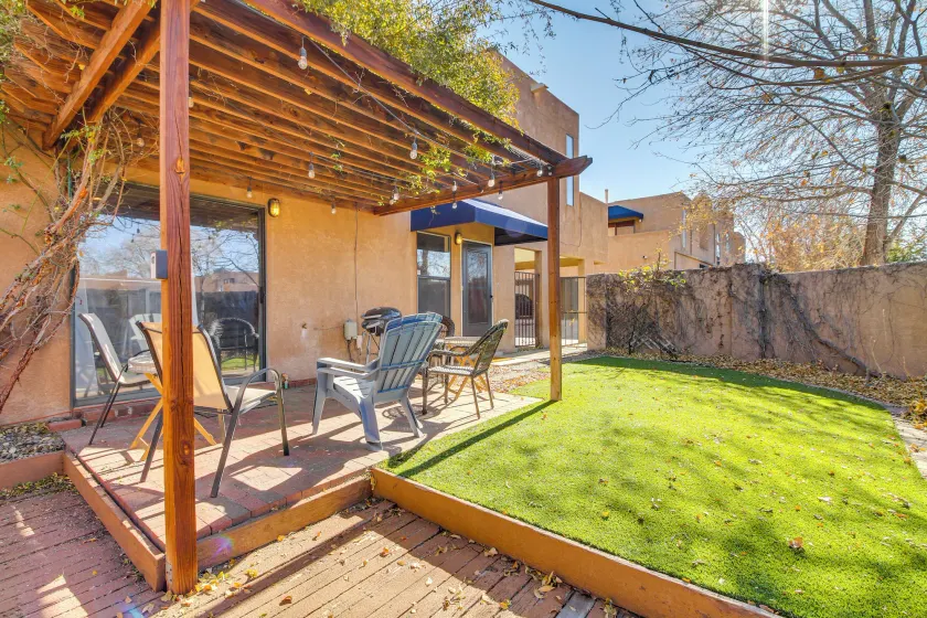 1 Mi to Unm: Convenient Albuquerque Townhome! - Image 1