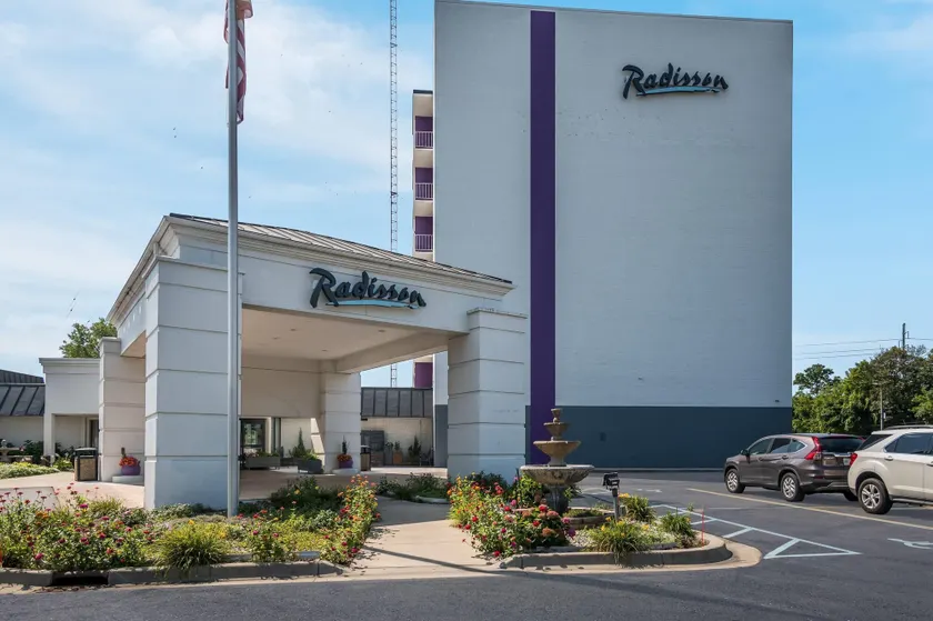 Radisson Hotel Grand Rapids Riverfront - Image 1