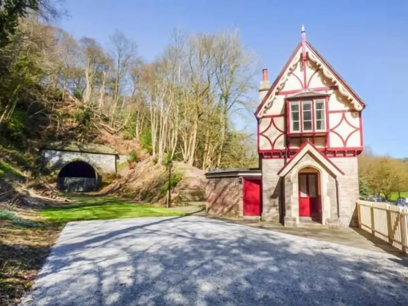 The Gate House - Image 1