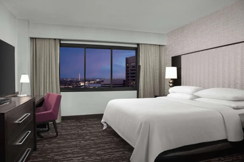 Embassy Suites by Hilton Crystal City National Airport - Image 1