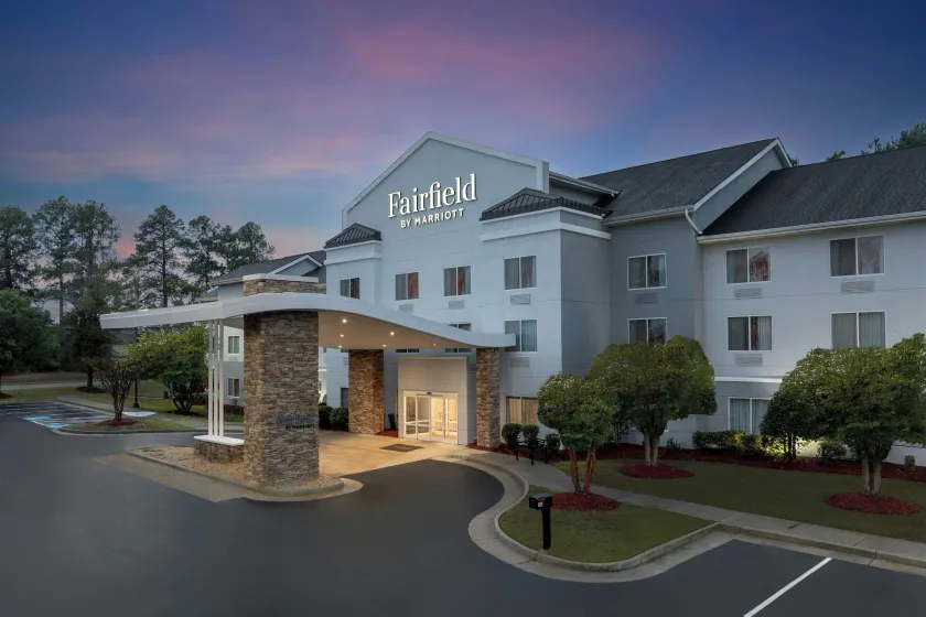 Fairfield Inn and Suites by Marriott Emporia I-95 - Image 1
