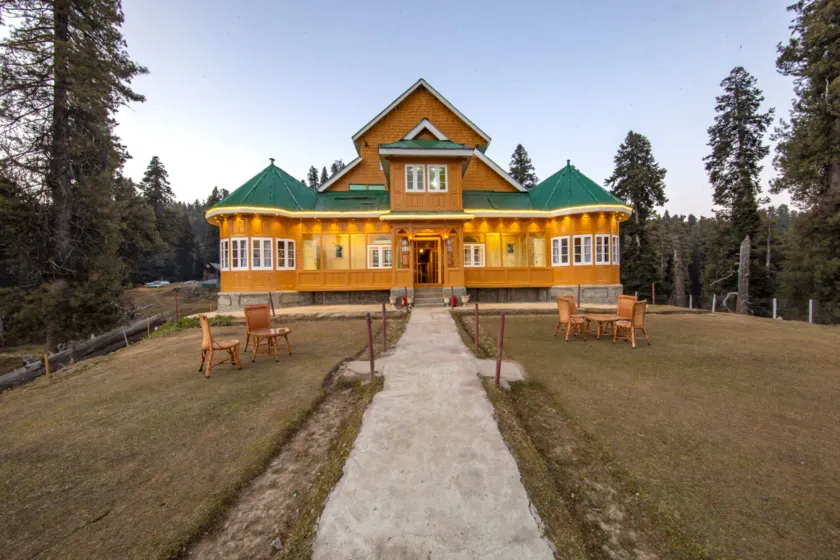 Gulmarg Ski Hill Resort - Image 1