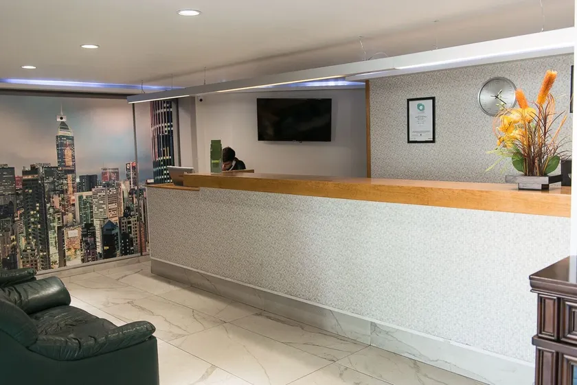 Hotel & Suites Victoria - Image 1