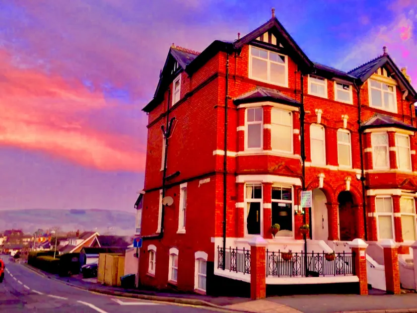 Greylands Guest House - Image 1