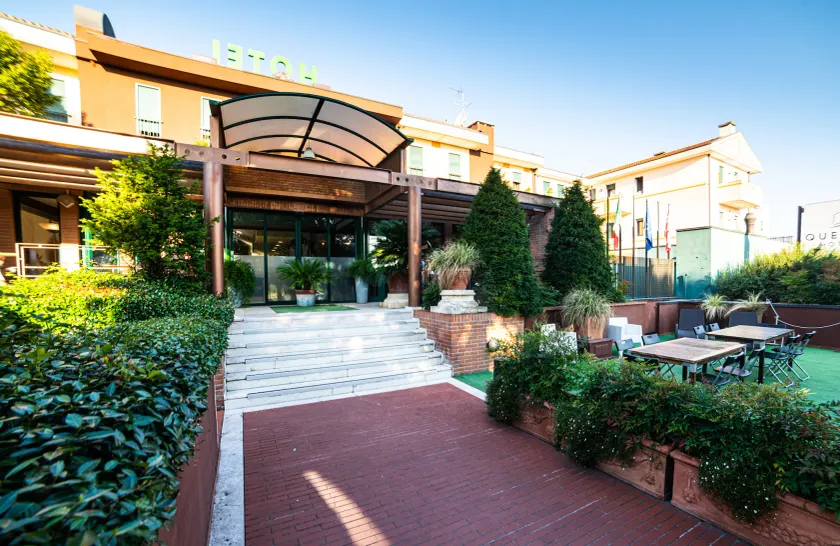 HOTEL QUERINI Essential Business Hotel Sandrigo - Image 1