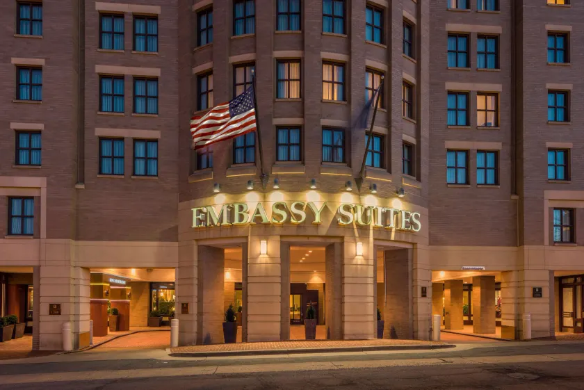 Embassy Suites by Hilton Alexandria Old Town - Image 1