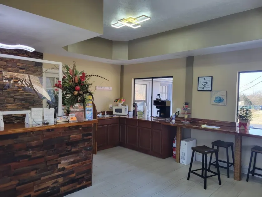 Smokies Inn - New Linens & Ultrafast WIFI - Friendliest Hospitality Guaranteed! - Coin salon dans le hall