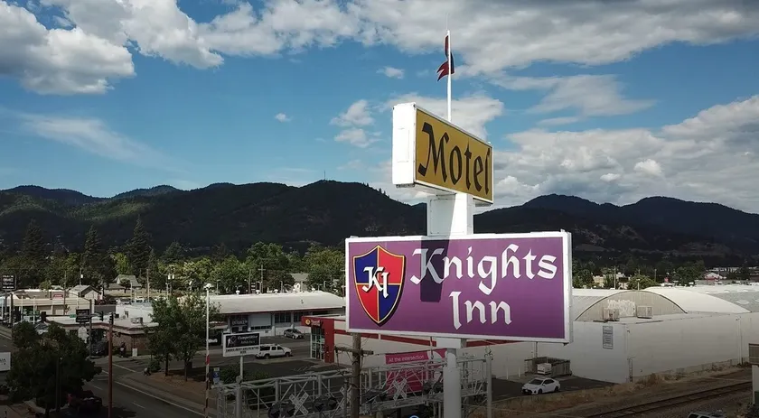 Knights Inn Motel - Image 1
