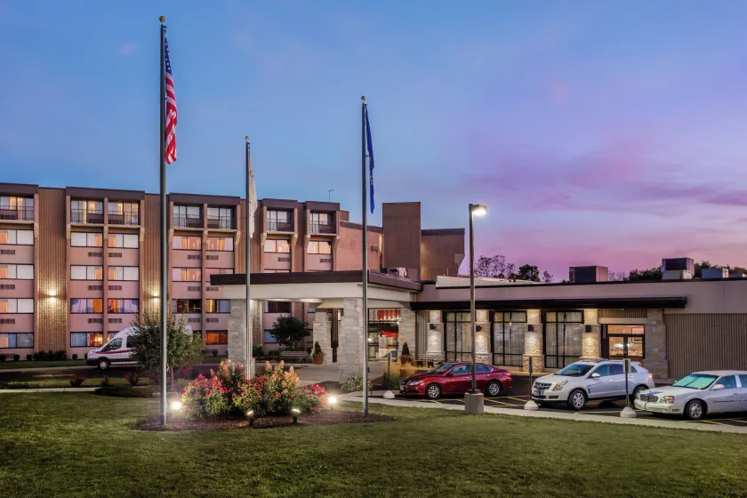 Crowne Plaza Milwaukee Airport by IHG - Image 1