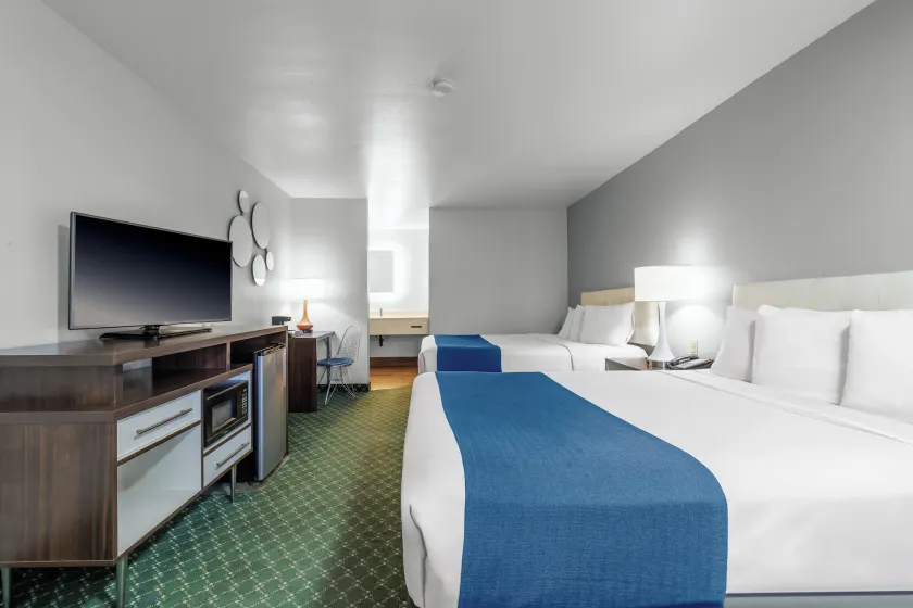 Days Inn & Suites by Wyndham Flagstaff I-40 - Image 1