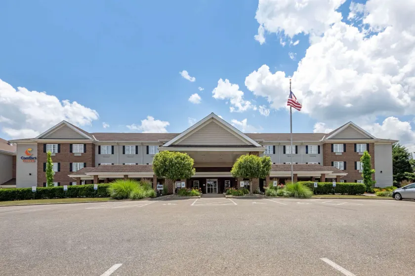 Comfort Suites Hotel and Conference Center - Image 1