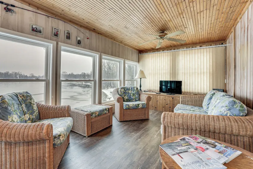 Lakefront Home w/ Views, 7 Mi to Dtwn Paw Paw - Image 1