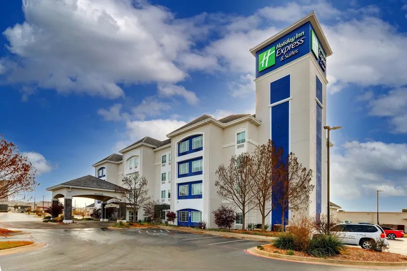 Holiday Inn Express & Suites - Ardmore by IHG - Image 1