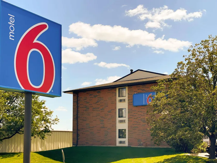 Motel 6-Elk Grove Village, IL - O'Hare - Image 1