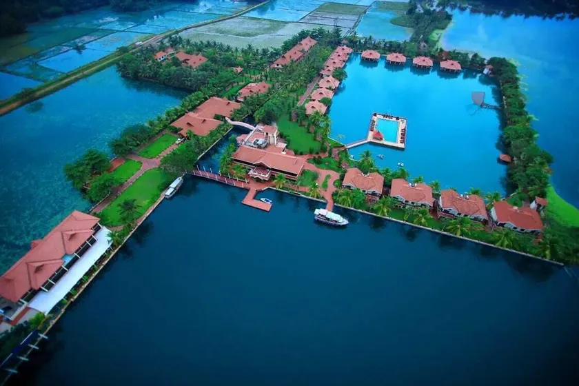 Sterling Lake Palace Alleppey - Image 1