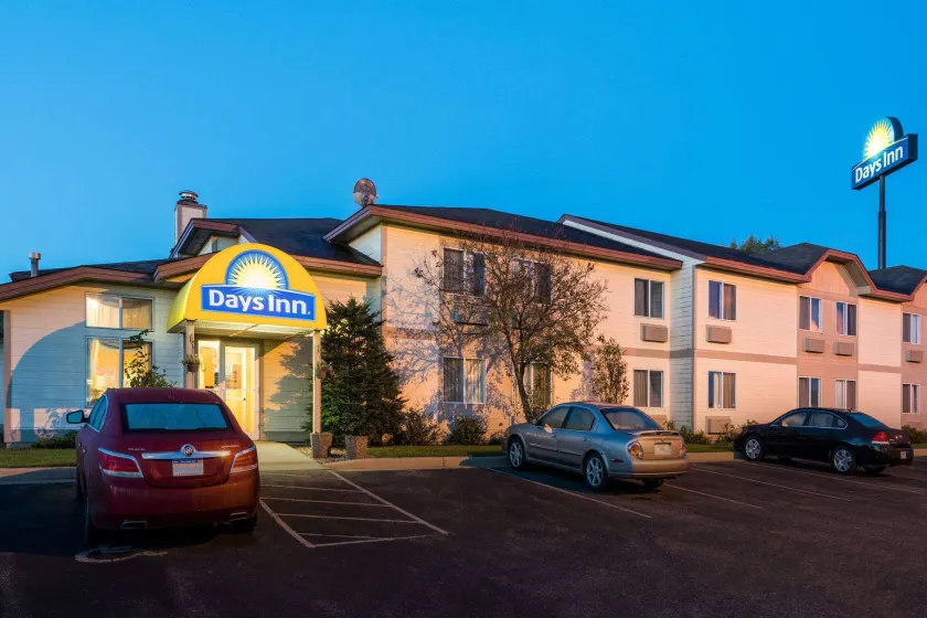 Days Inn by Wyndham West-Eau Claire - Image 1