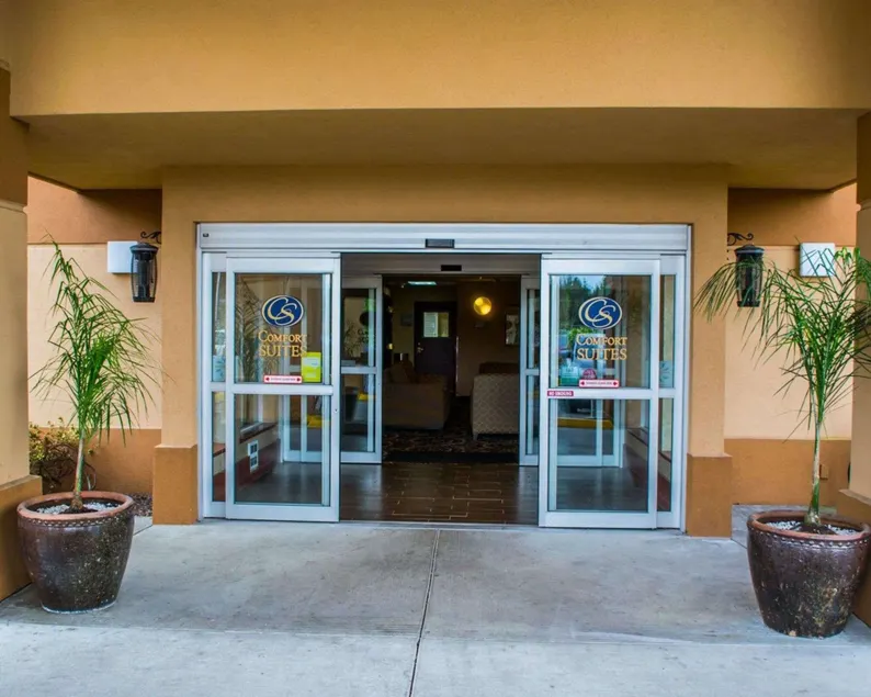 Comfort Suites Portland Southwest - Image 1