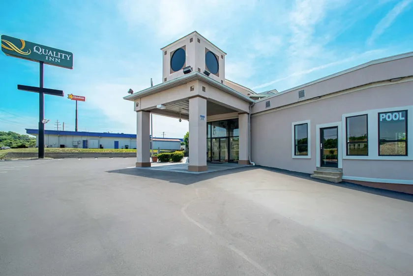 Quality Inn Near Six Flags St. Louis - Image 1