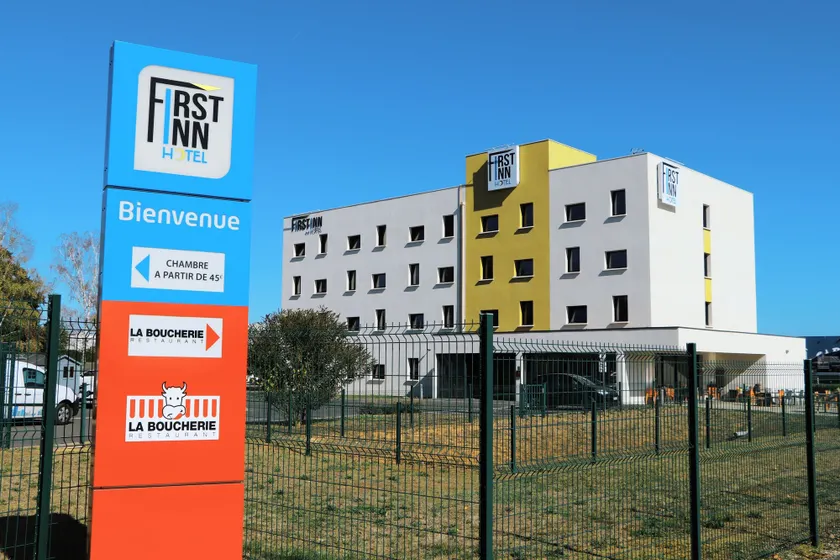 First Inn Hotel Blois - Image 1
