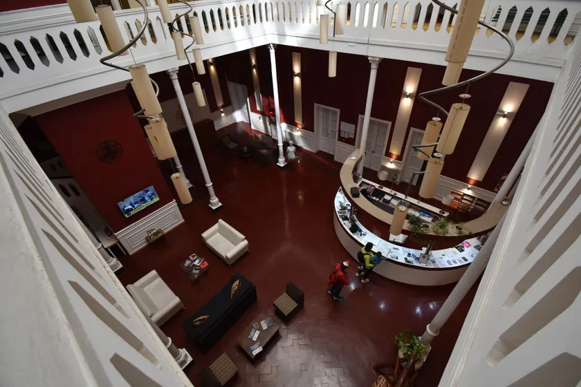 Hotel Plaza - Image 1