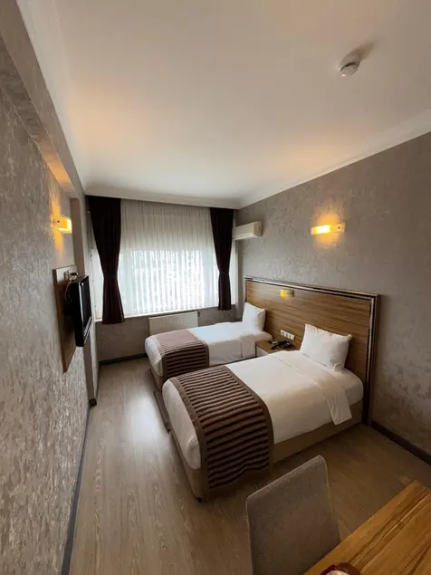 Buyuk Hotel - Image 1