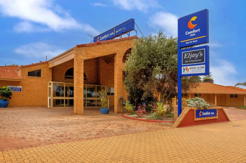 Comfort Inn Bay of Isles - Image 1