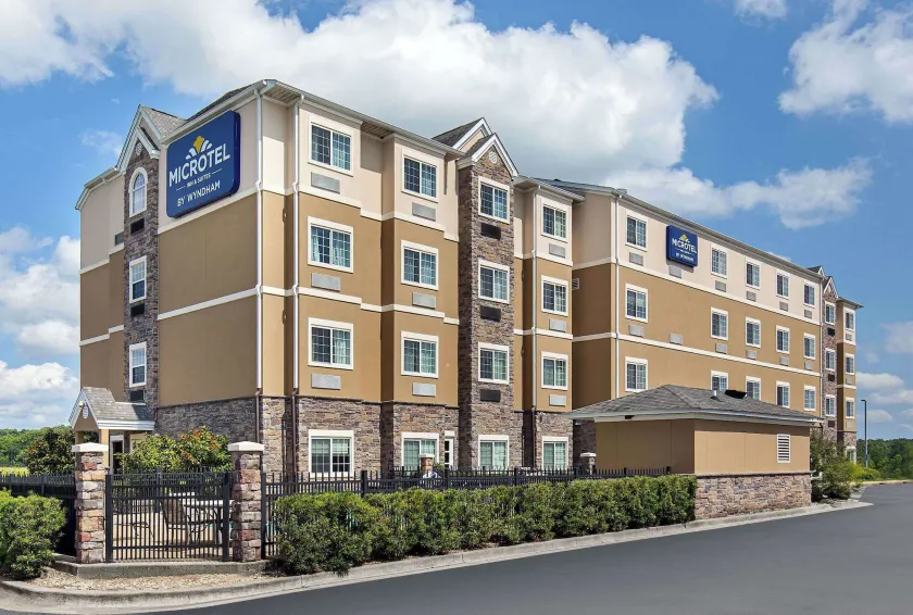 Microtel Inn and Suites by Wyndham - Image 1