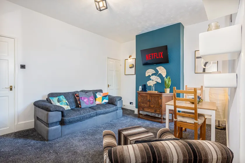 3 Bedrooms & 2 Showers - Home From Home - Image 1