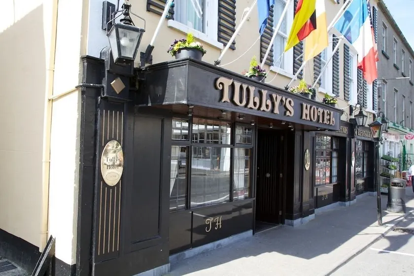 Tully's Hotel - Image 1