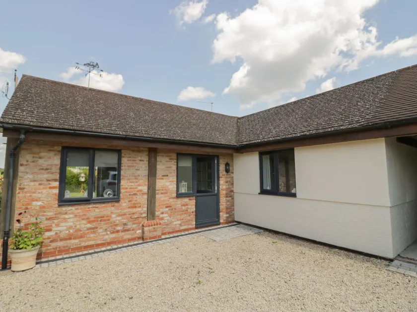 Garden Cottage - Image 1