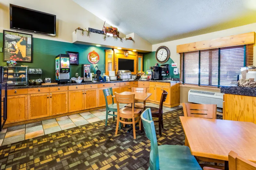 AmericInn by Wyndham Hampton - Image 1