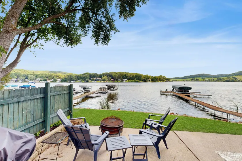 3 BR Lakefront House w/ Private Dock - Image 1