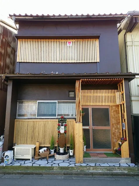 Lounge Taki - Image 1