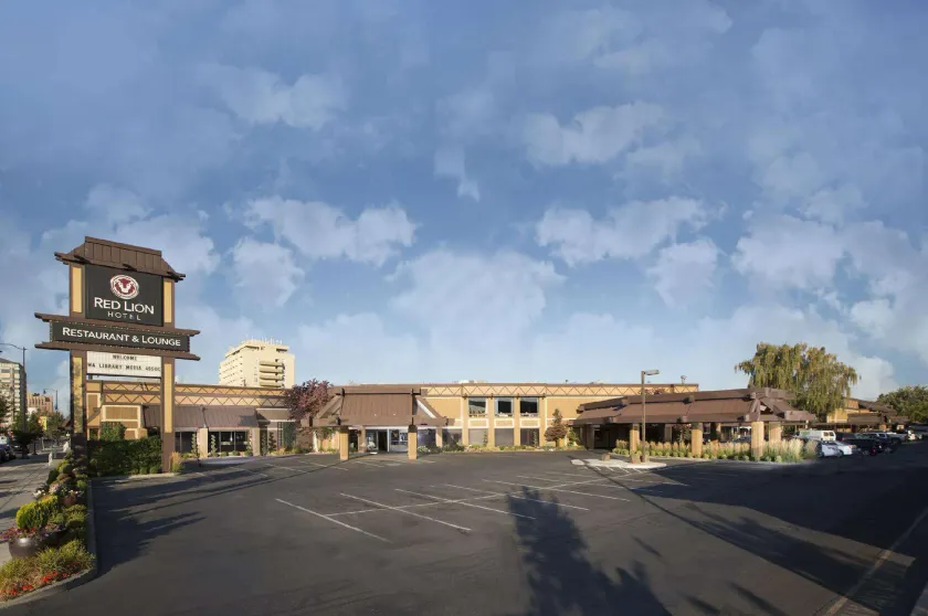 Red Lion Hotel Yakima Center - Image 1